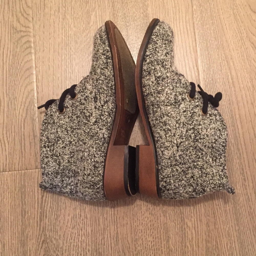 6.5 NWOT Black White Pitch Ankle Boot